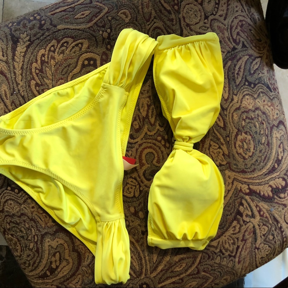 Victoria secret swimsuit and bottom! Size s!